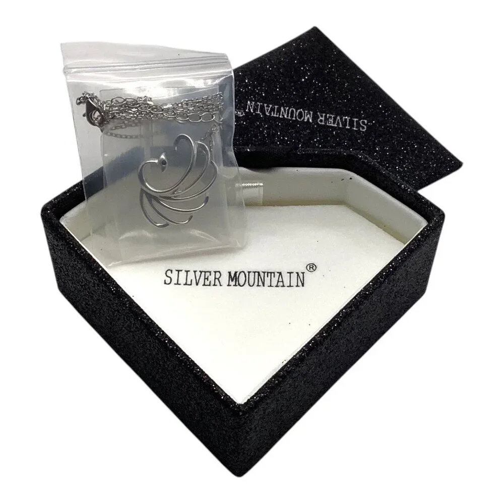 Silver Mountain S925 Sterling Silver 18in  Necklace With Elegant Pendant & Chain